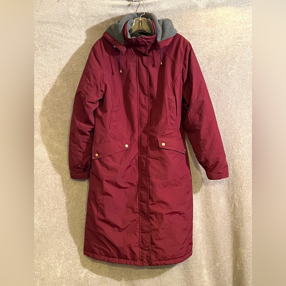 LANDS END SIZE MEDUM WINE COLORED LONG WITH FLEES  LOOKS NEW gorgeous